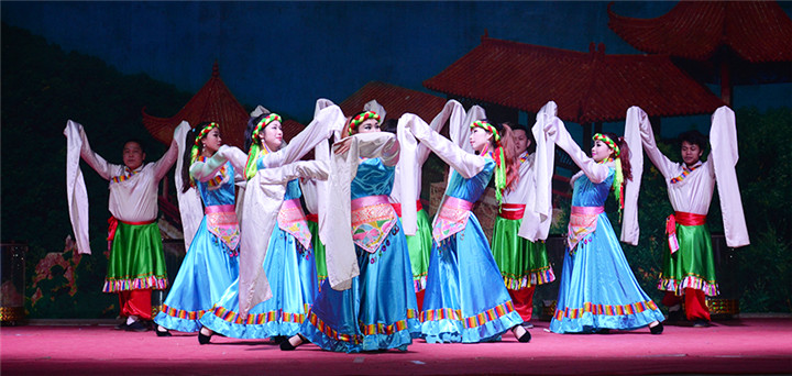 二郎山少数民族表演