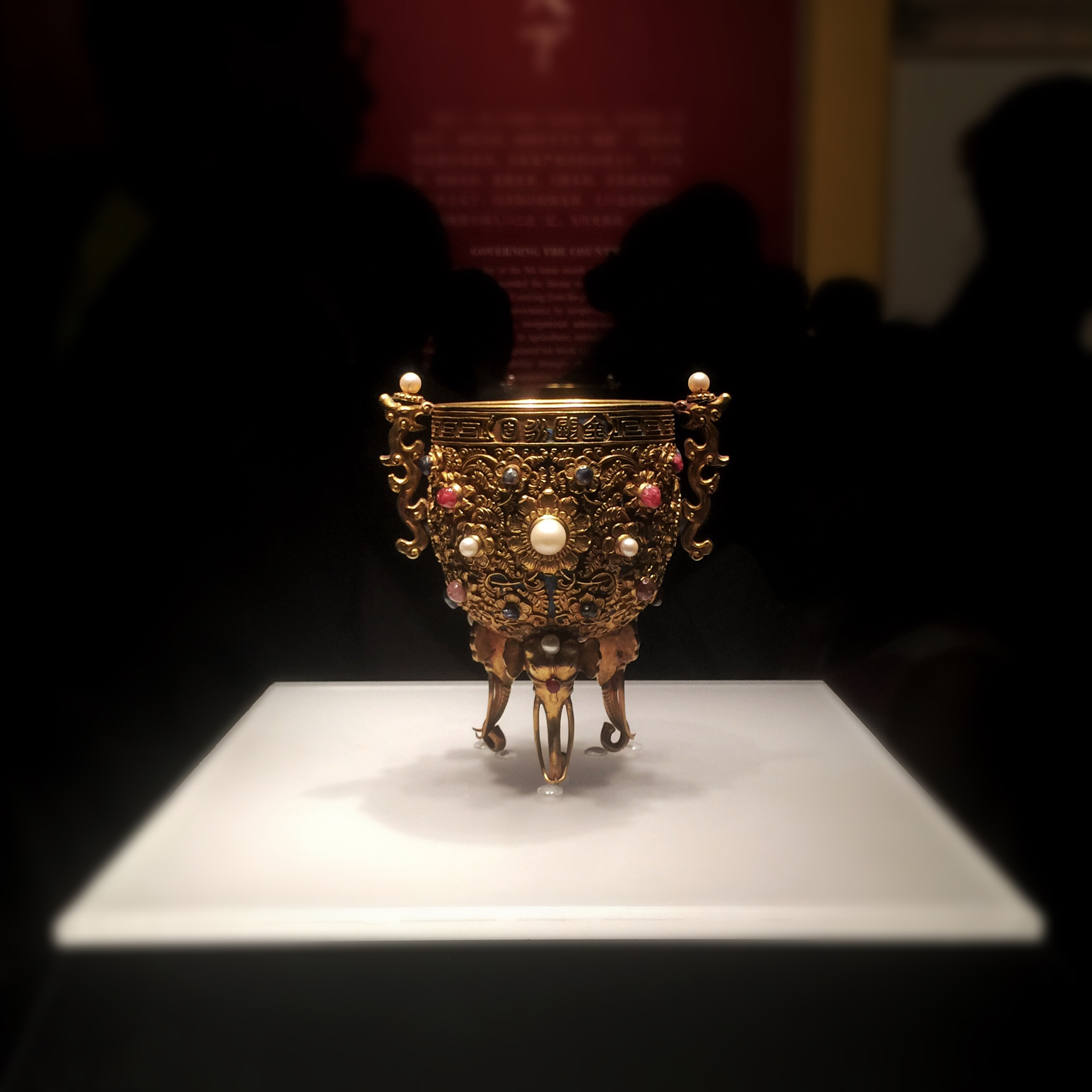 32金嵌珠宝金瓯永固杯