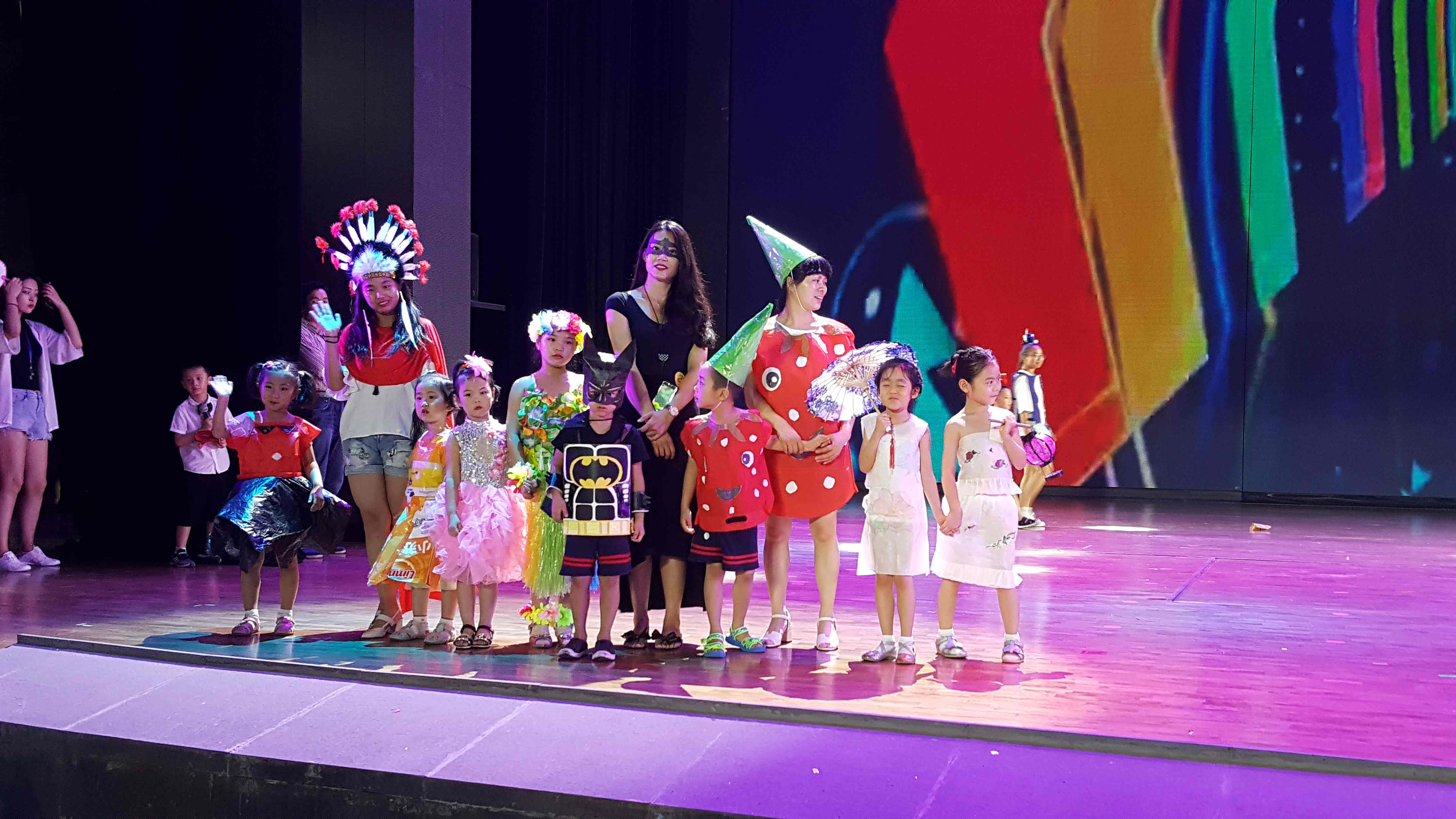 三,综合类——走秀《环保t台秀》