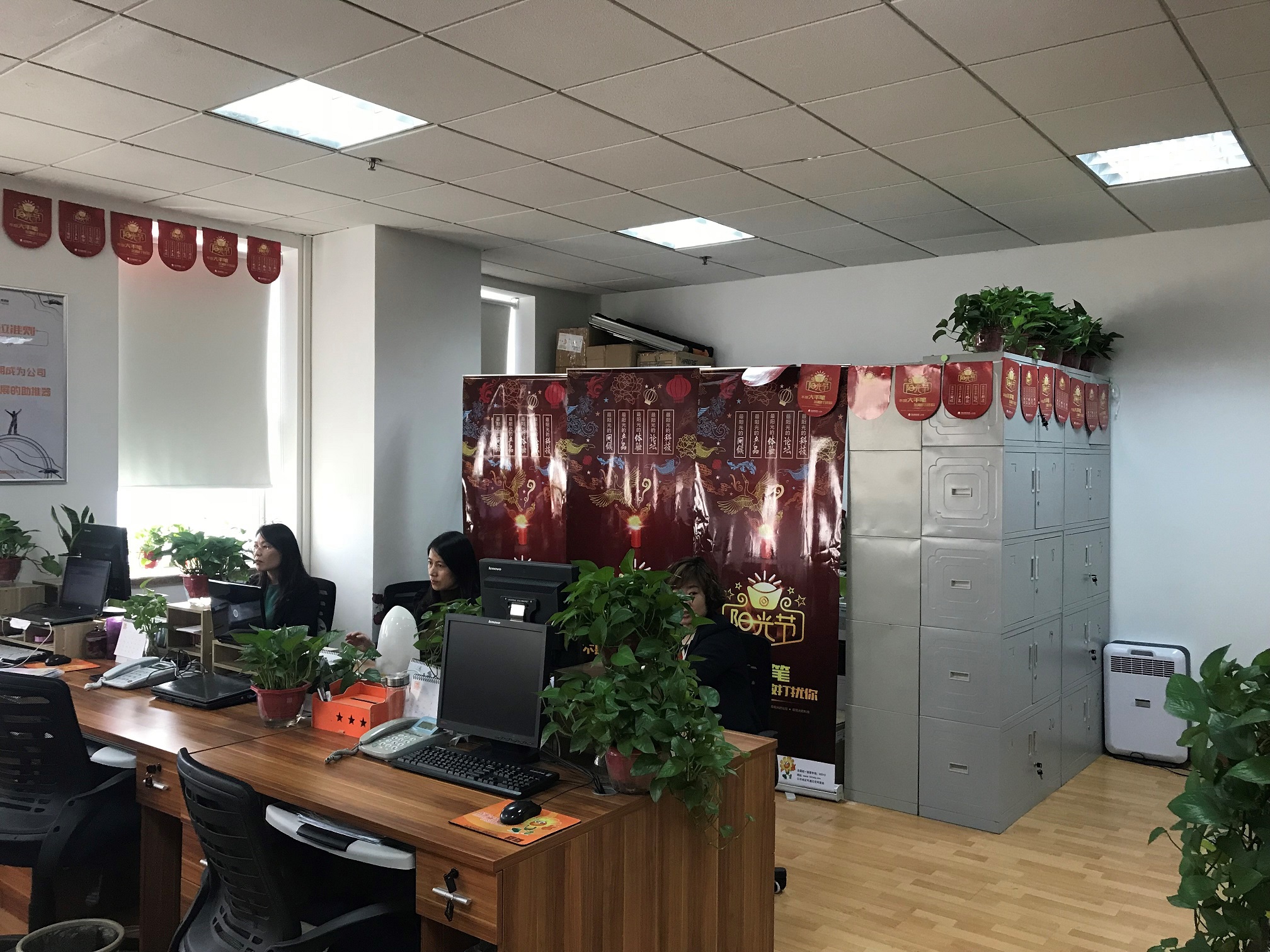 温馨,有品位"的办公环境,续期管理部结合续期特色,重新布置职场