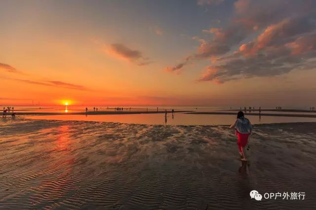 辽宁绥中—东戴河—海鲜大咖、篝火晚会、海滩浴场：http://ophwlx.360jlb.cn/m/event?id=120878