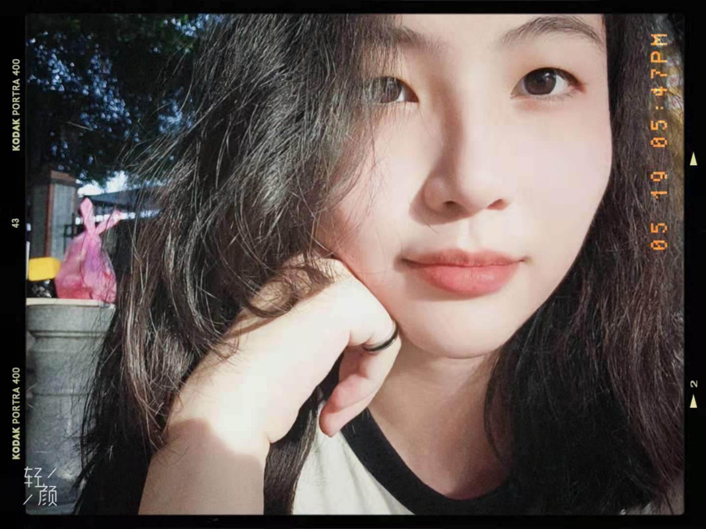 学生权益部负责人 何草草