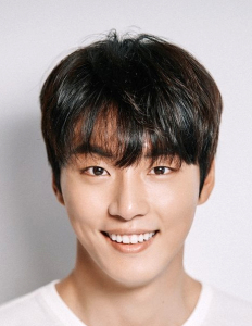 Yoon Shi Yoon 