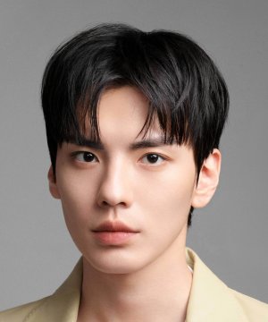 Bi Wen Jun 毕雯珺